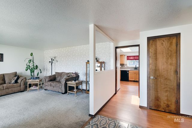 525 Donna Drive, Nampa, ID 83686