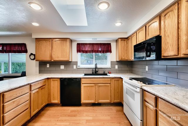 525 Donna Drive, Nampa, ID 83686