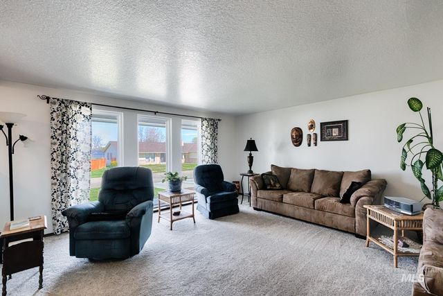525 Donna Drive, Nampa, ID 83686