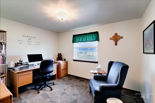 525 Donna Drive, Nampa, ID 83686