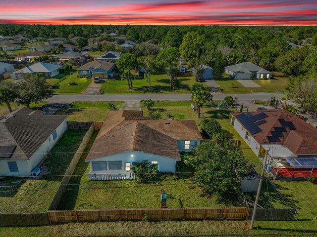 7856 101st Avenue, Vero Beach, FL 32967