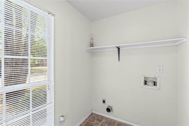 6740 Barnes Drive E, Theodore, AL 36582
