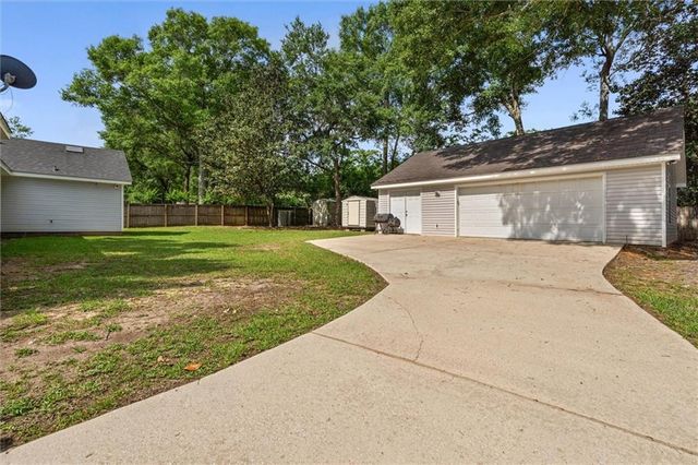 6740 Barnes Drive E, Theodore, AL 36582