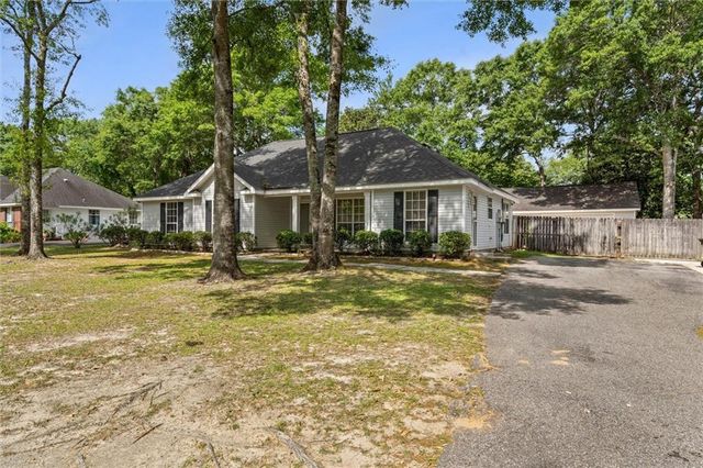 6740 Barnes Drive E, Theodore, AL 36582