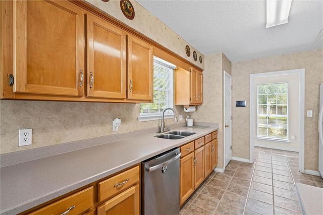 6740 Barnes Drive E, Theodore, AL 36582