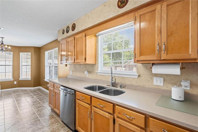 6740 Barnes Drive E, Theodore, AL 36582
