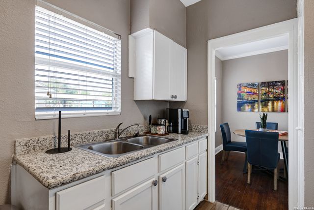 423 E ASHBY PL, San Antonio, TX 78212