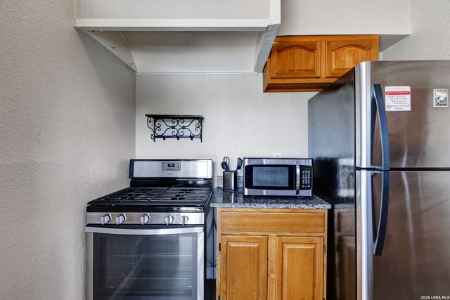 423 E ASHBY PL, San Antonio, TX 78212