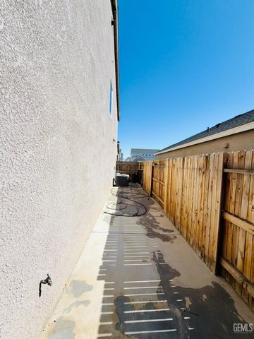 6510 Thunder Trail Drive, Bakersfield, CA 93313