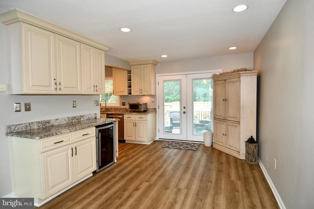 6531 PALISADES DR, Centreville, VA 20121