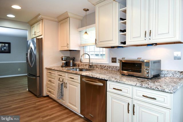 6531 PALISADES DR, Centreville, VA 20121
