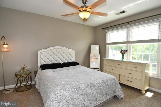 6531 PALISADES DR, Centreville, VA 20121