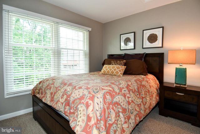 6531 PALISADES DR, Centreville, VA 20121