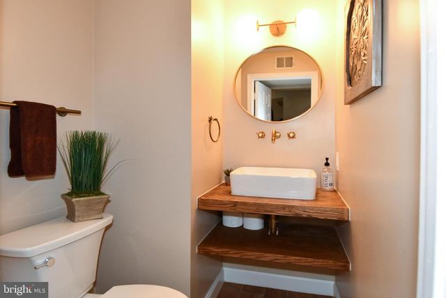6531 PALISADES DR, Centreville, VA 20121