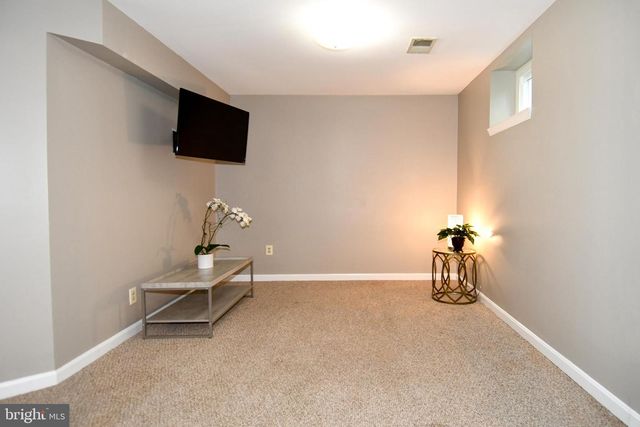6531 PALISADES DR, Centreville, VA 20121