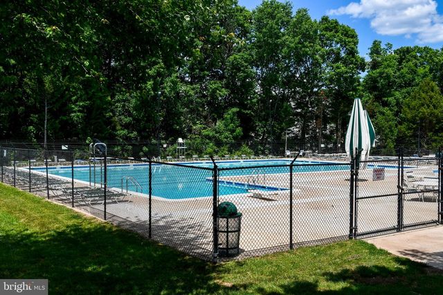 6531 PALISADES DR, Centreville, VA 20121