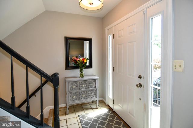 6531 PALISADES DR, Centreville, VA 20121