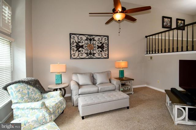 6531 PALISADES DR, Centreville, VA 20121