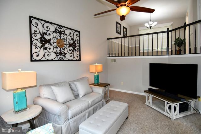 6531 PALISADES DR, Centreville, VA 20121