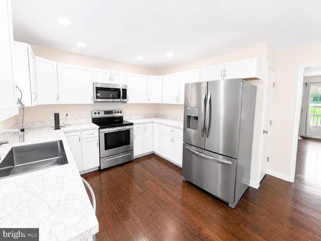 210 LEXINGTON DR, Ruther Glen, VA 22546