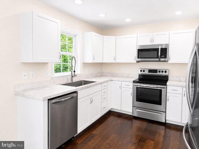 210 LEXINGTON DR, Ruther Glen, VA 22546