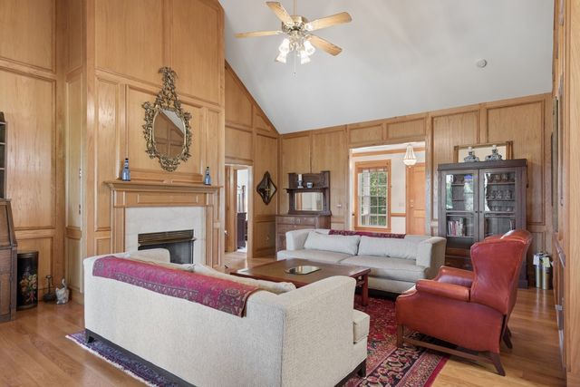 291 Bayhill Dr, Gallatin, TN 37066