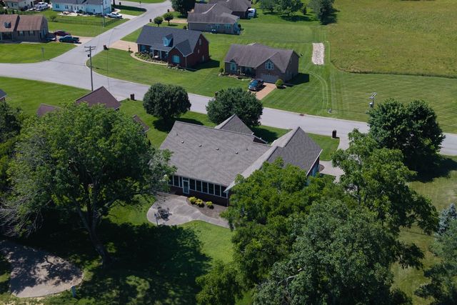 291 Bayhill Dr, Gallatin, TN 37066