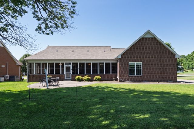 291 Bayhill Dr, Gallatin, TN 37066