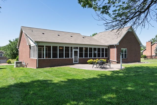 291 Bayhill Dr, Gallatin, TN 37066