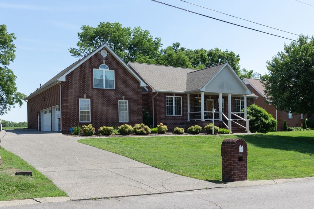 291 Bayhill Dr, Gallatin, TN 37066