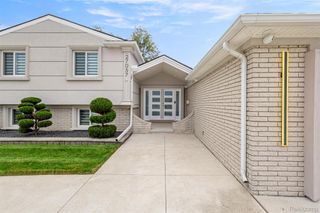 27057 Simone Street, Dearborn Heights, MI 48127