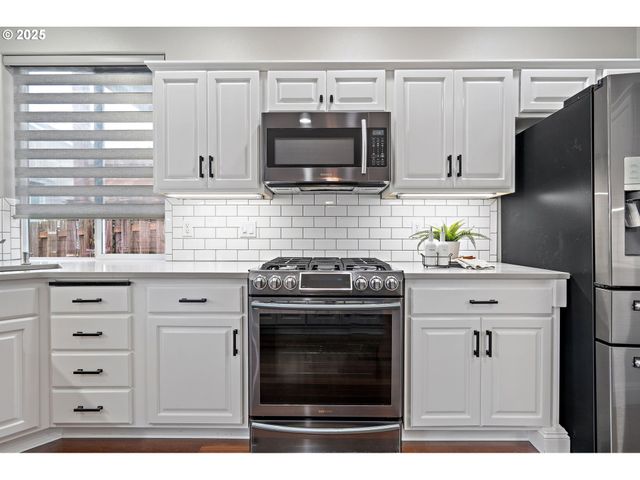 15541 Sw 144TH Ter, Portland, OR 97224