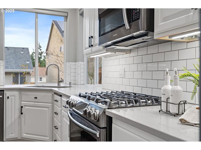 15541 Sw 144TH Ter, Portland, OR 97224