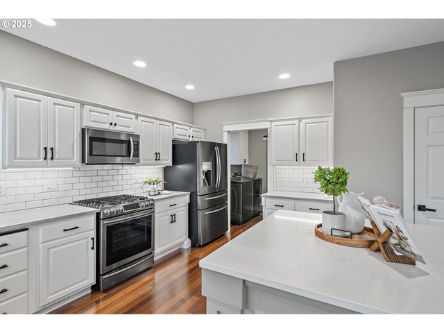 15541 Sw 144TH Ter, Portland, OR 97224