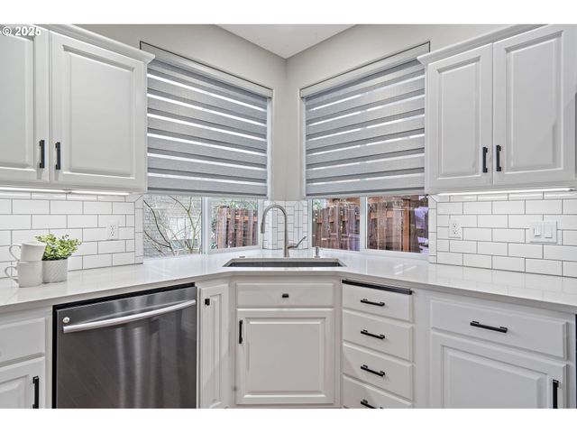 15541 Sw 144TH Ter, Portland, OR 97224