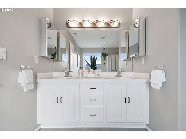 15541 Sw 144TH Ter, Portland, OR 97224