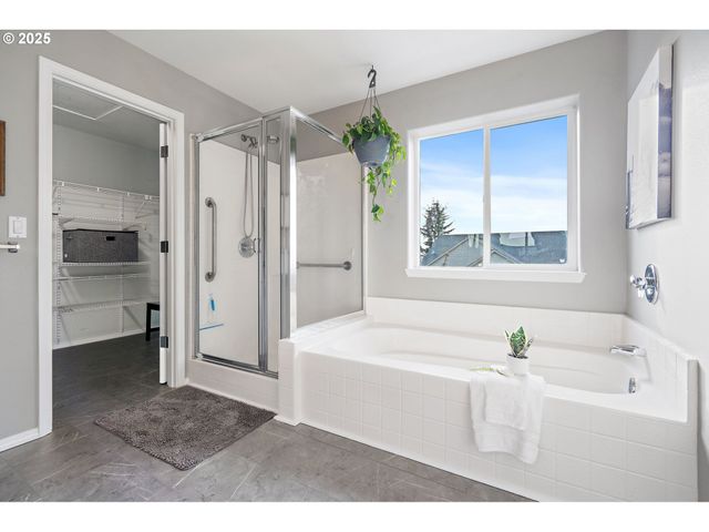 15541 Sw 144TH Ter, Portland, OR 97224