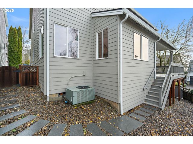 15541 Sw 144TH Ter, Portland, OR 97224