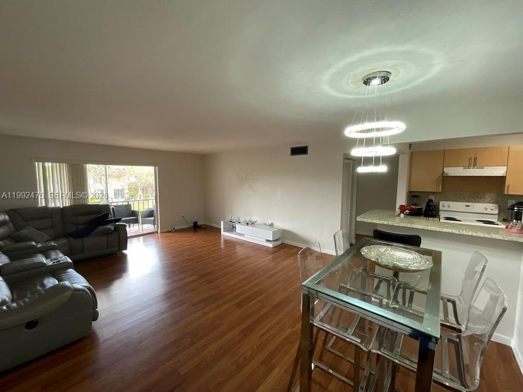 10357 N Kendall Dr DD8, Miami, FL 33176