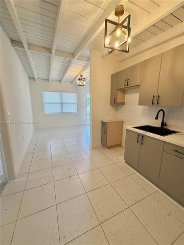 6110 Monroe Street, Hollywood, FL 33023