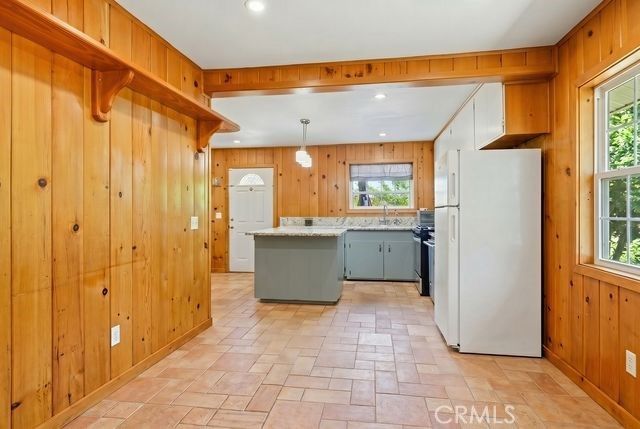 2285 Lausanne Drive, Wrightwood, CA 92397