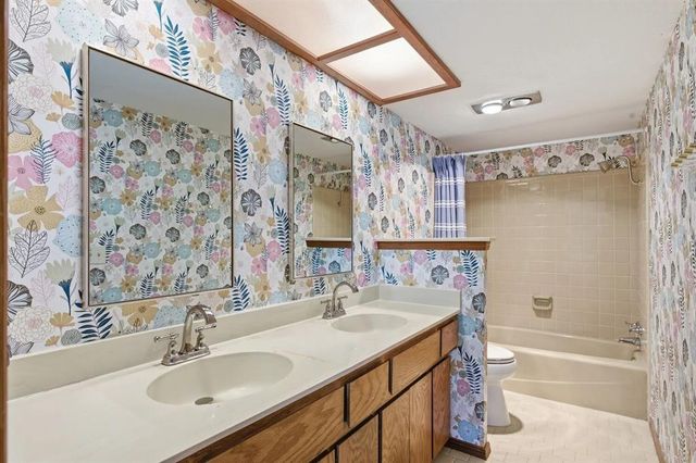 2904 Arrowhead Drive, Edmond, OK 73013