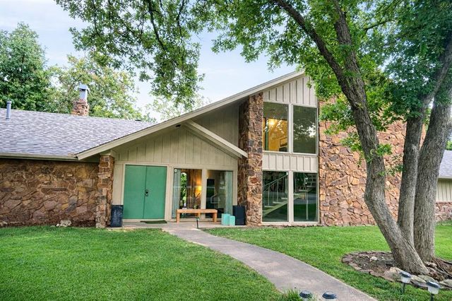 2904 Arrowhead Drive, Edmond, OK 73013