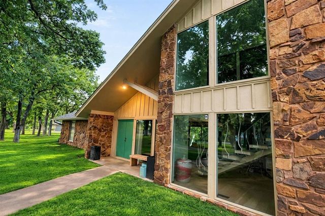 2904 Arrowhead Drive, Edmond, OK 73013