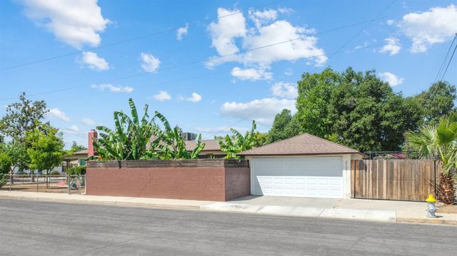 93 E Andrews Avenue, Fresno, CA 93704