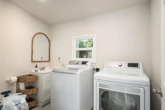 93 E Andrews Avenue, Fresno, CA 93704