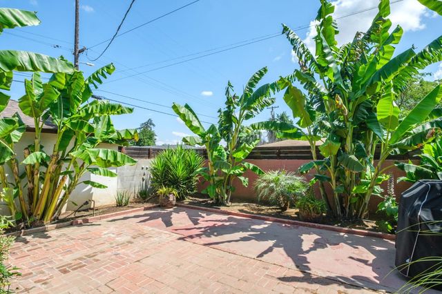 93 E Andrews Avenue, Fresno, CA 93704