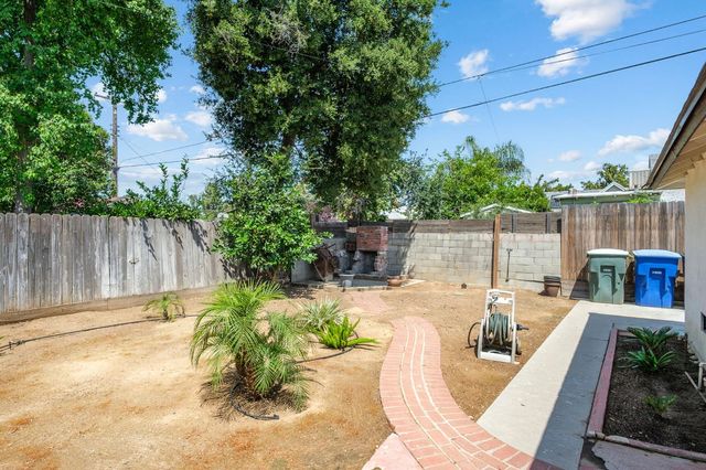 93 E Andrews Avenue, Fresno, CA 93704