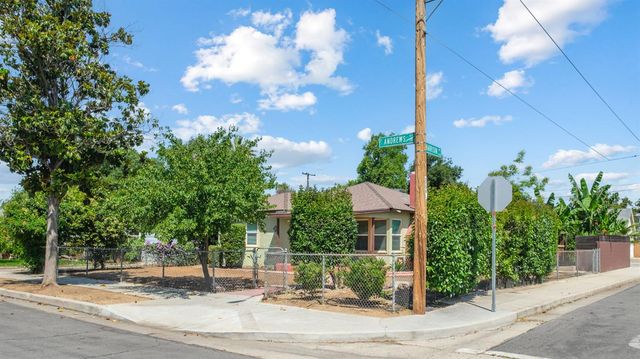 93 E Andrews Avenue, Fresno, CA 93704