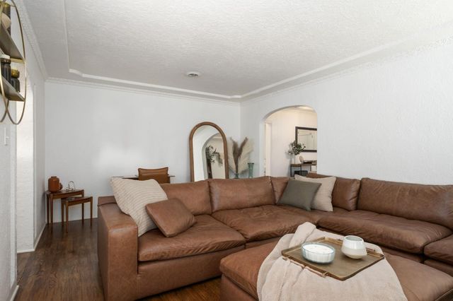 93 E Andrews Avenue, Fresno, CA 93704